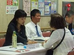弁護士などの専門家と連携した相談会での相談対応